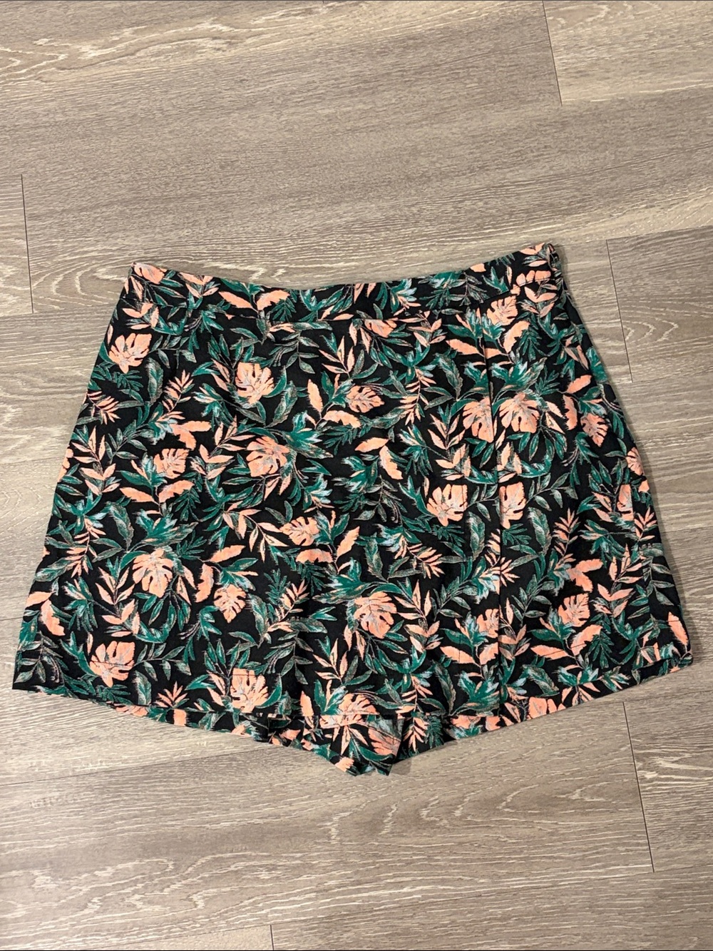 Uniqlo Black Floral Print Skort with Pink & Green Leaves